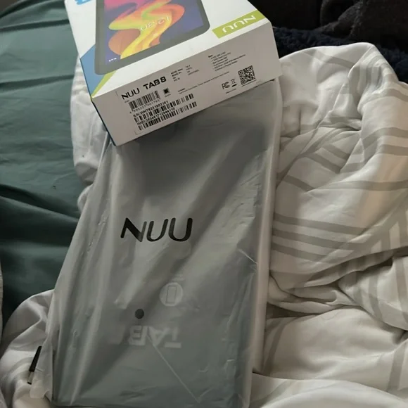 Samsite tab8 brand new in original packaging asking 150 ipaid 249 shipping free